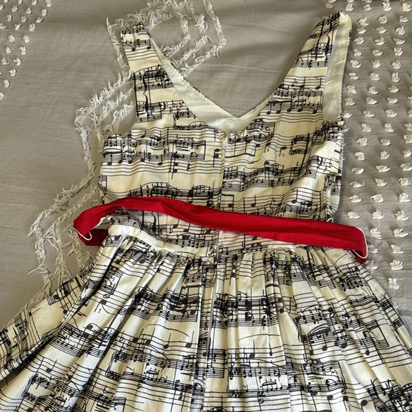 Music notes dress from ModCloth - Picture 9 of 10